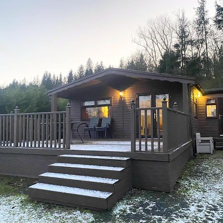 Stunning 4-Bedroom Cabin With Hot Tub In Beattock! Kültér fotó