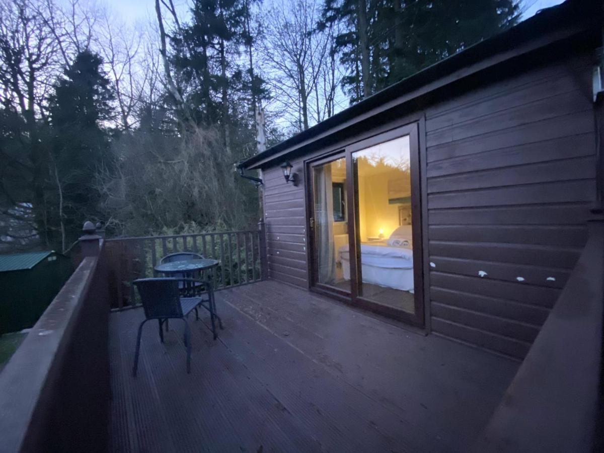 Stunning 4-Bedroom Cabin With Hot Tub In Beattock! Kültér fotó